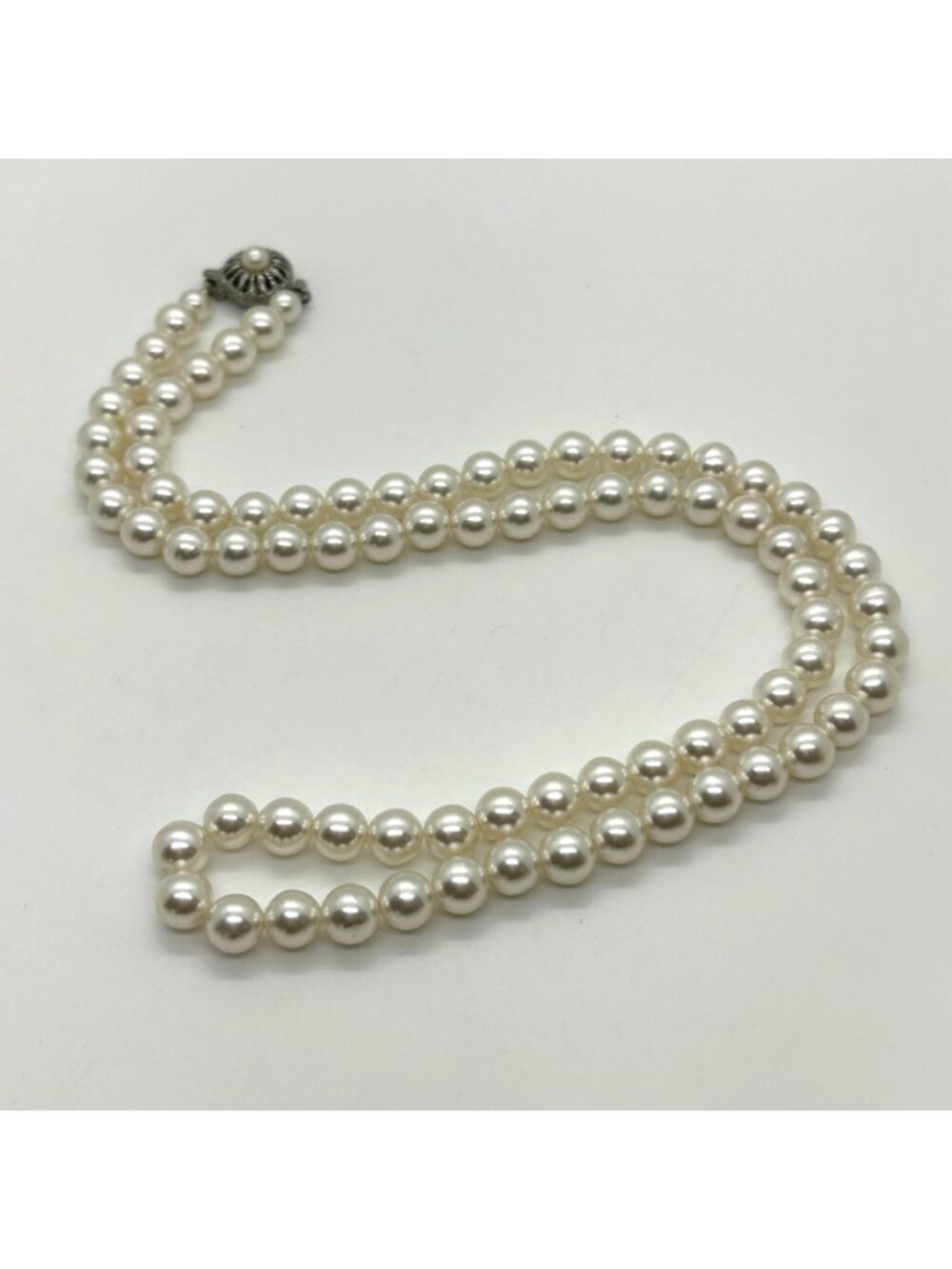Vintage Sarah Coventry Faux Pearl Necklace, Floral Box Clasp Classic 1960s - Picture 2 of 16